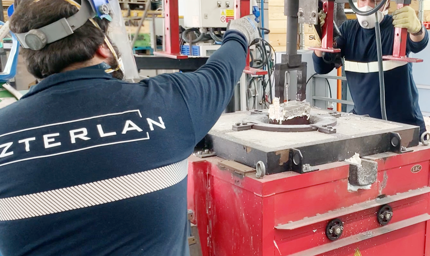 Proceso de fabricación del nuevo composite multi-capa y multi-función en instalaciones de AZTERLAN.